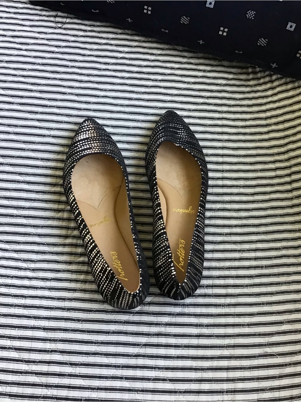 Trotters Signature, new/no box - Estee Flats, Black and Gold 100% leather, 8M
